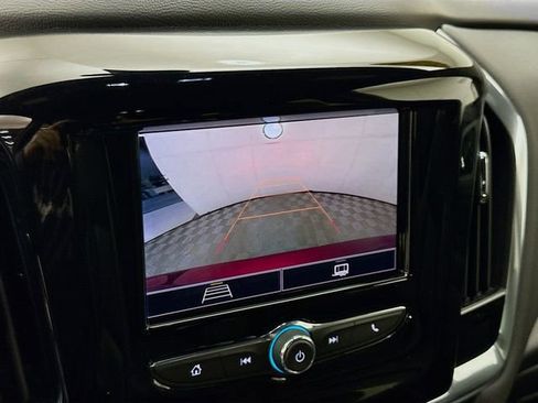 Used 2023 Chevrolet Traverse LT image 14
