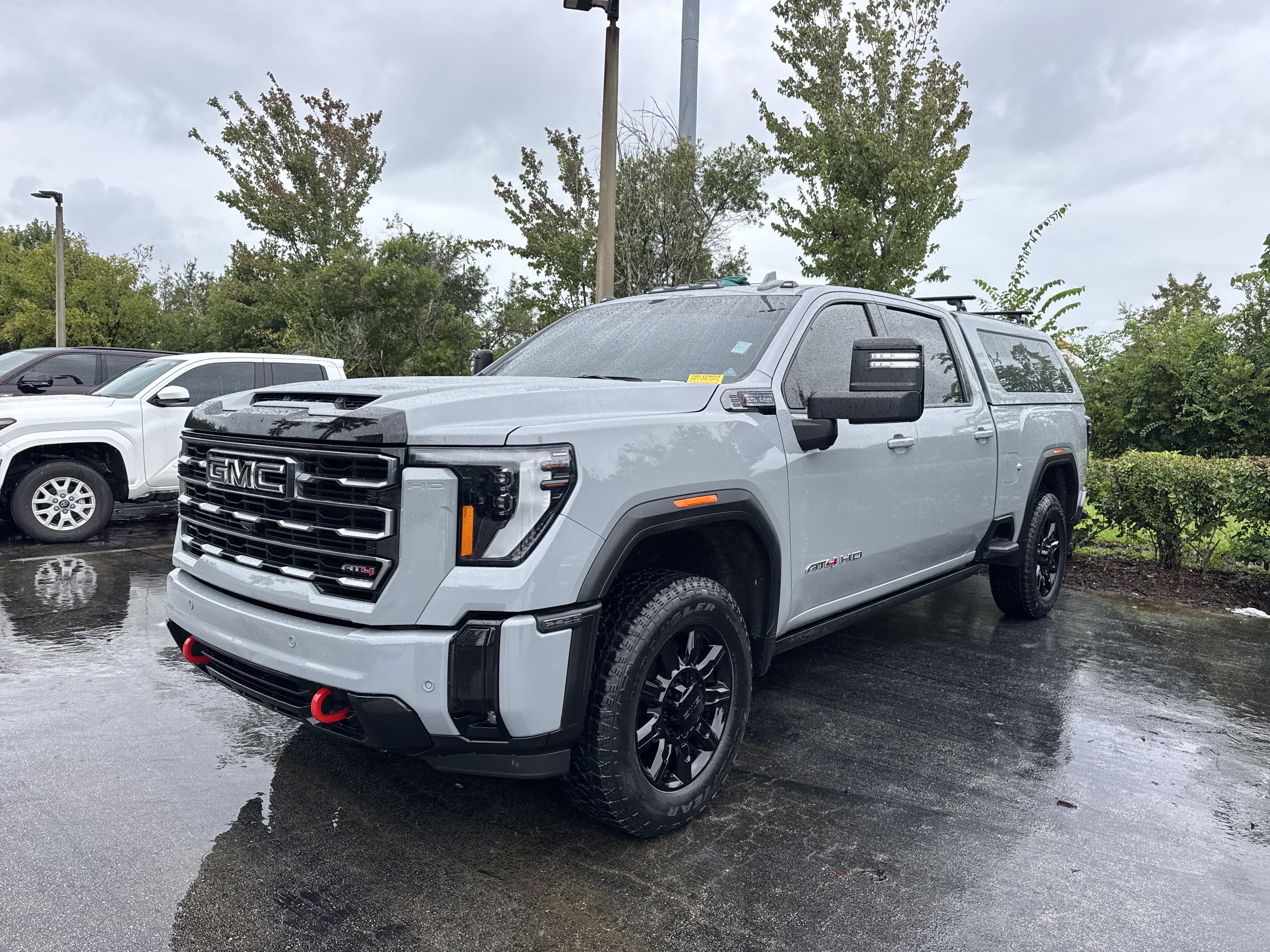 Used 2025 GMC Sierra 2500 AT4 w/ Technology Package AWD/4WD image 1