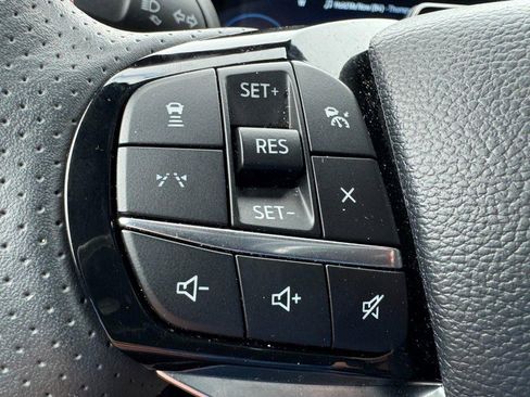 Used 2025 Ford Explorer ST-Line image 18