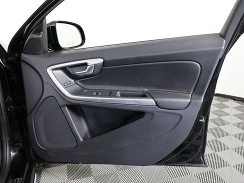 Used 2016 Volvo V60 T5 Cross Country Platinum image 25
