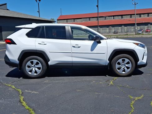 Used 2022 Toyota RAV4 LE AWD/4WD image 17