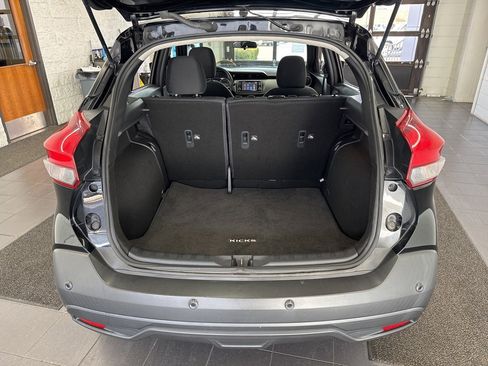 Used 2020 Nissan Kicks S image 9