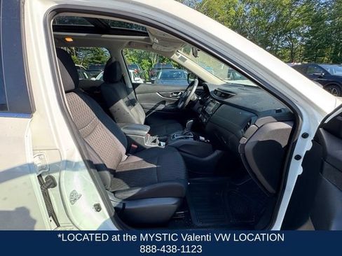 Used 2017 Nissan Rogue SV AWD/4WD image 22