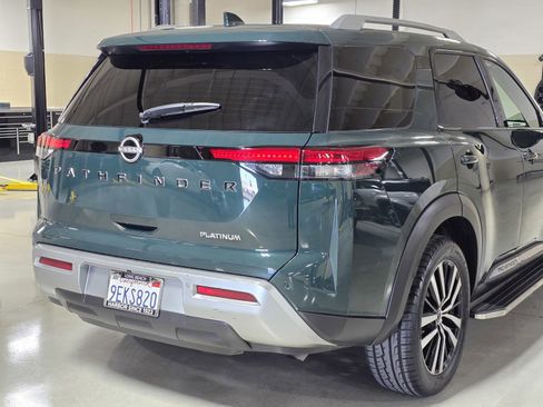 Used 2023 Nissan Pathfinder Platinum image 12
