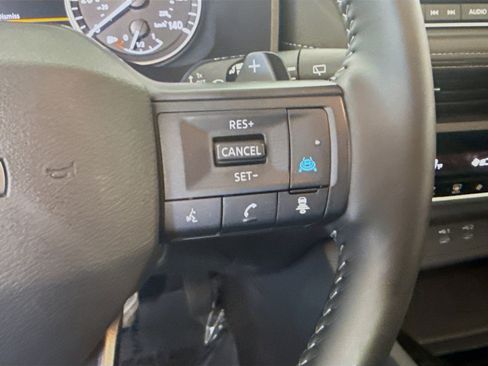 Used 2025 Nissan Rogue SV image 15