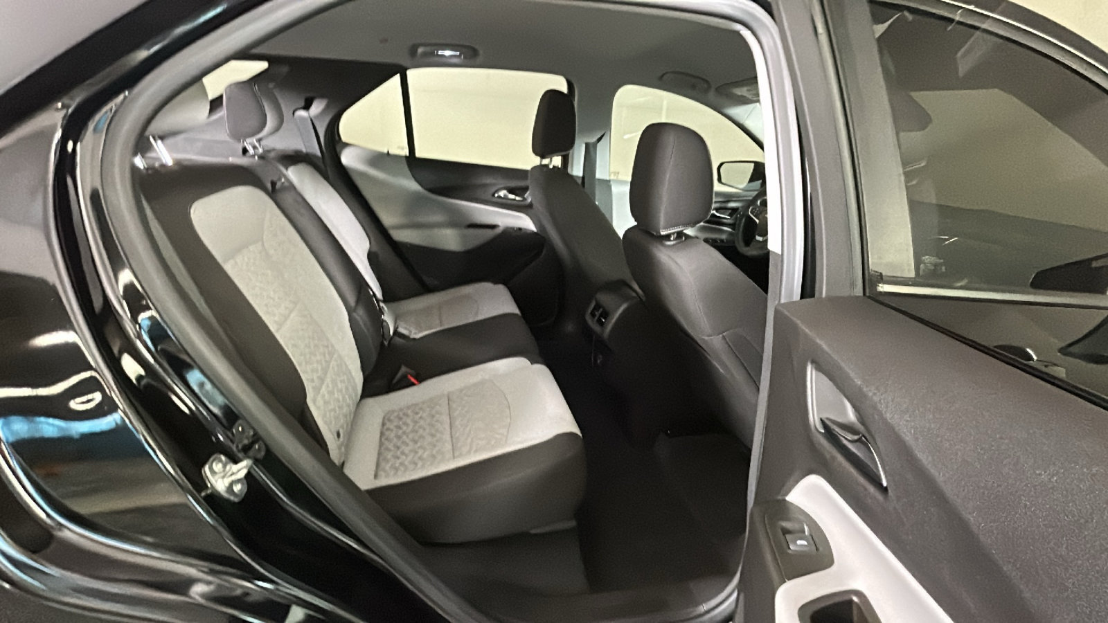 Used 2024 Chevrolet Equinox LS AWD/4WD image 34