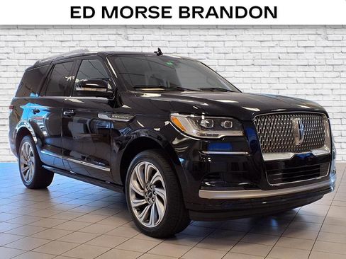 Used 2023 Lincoln Navigator Reserve image 6