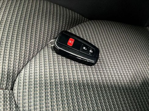 Used 2023 Toyota Highlander L image 13