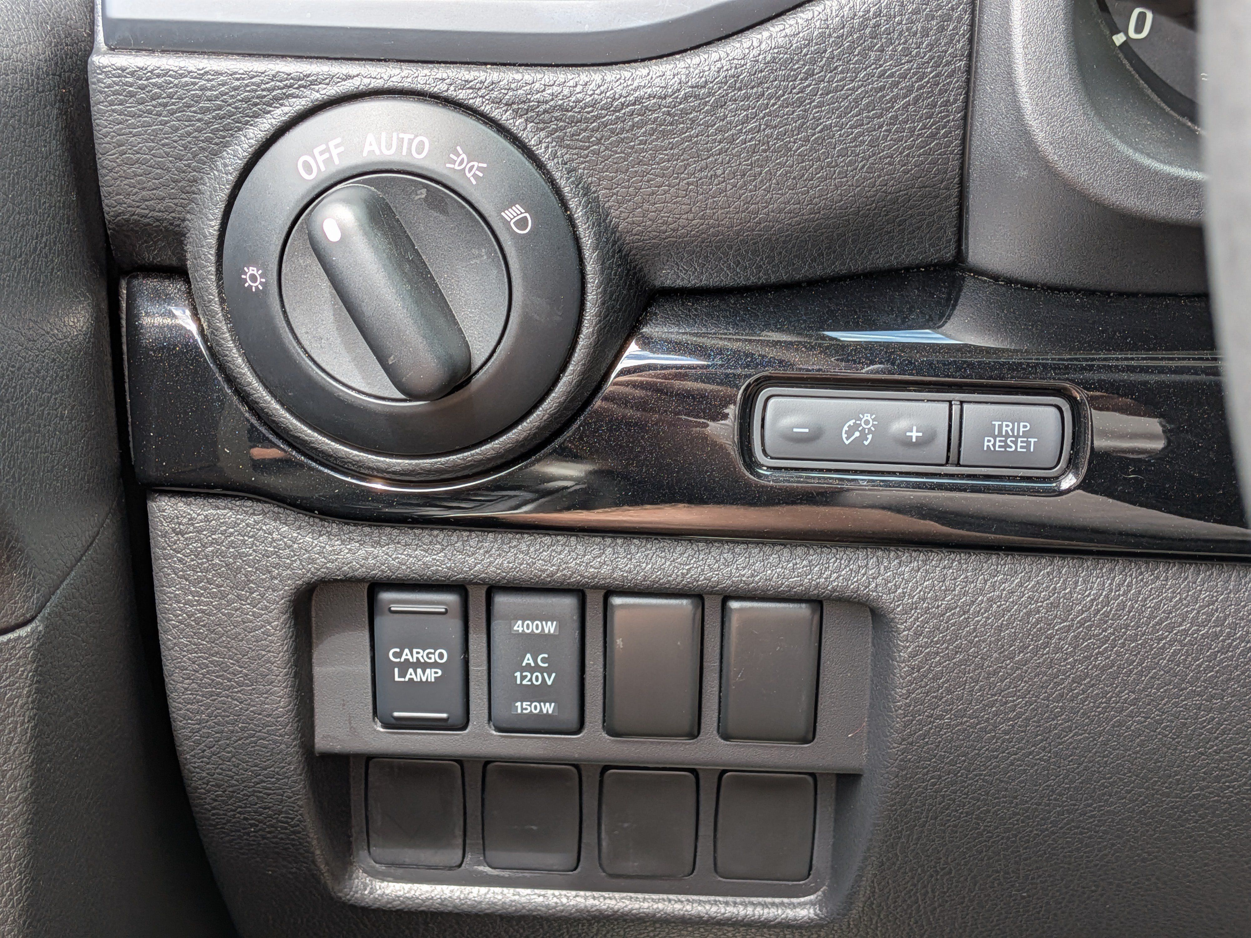 Used 2024 Nissan Titan SV w/ SV Convenience Package RWD image 23