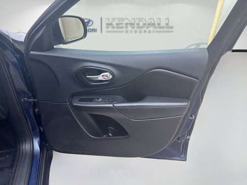 Used 2016 Jeep Cherokee Limited image 31