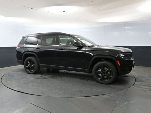 New 2025 Jeep Grand Cherokee L Altitude image 5