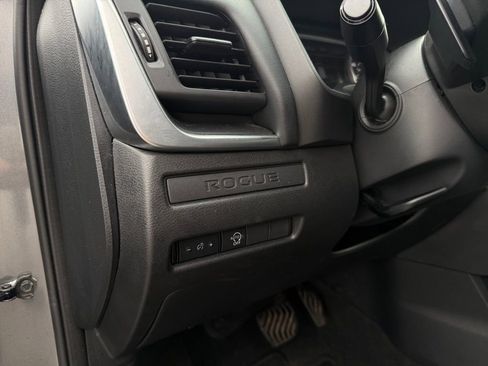 Used 2024 Nissan Rogue S FWD image 13