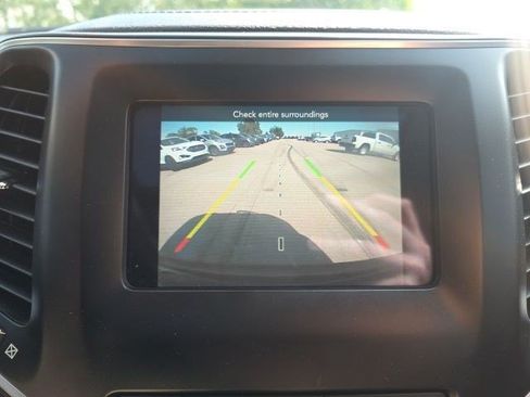 Certified 2019 Jeep Cherokee Latitude Plus AWD/4WD image 22