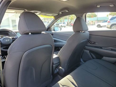 Used 2025 Hyundai Elantra Sport image 13