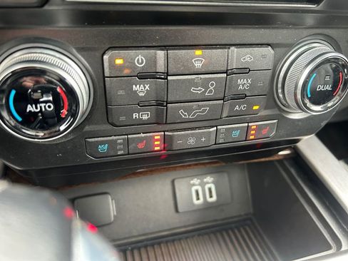 Used 2016 Ford F150 Platinum w/ Equipment Group 701A Luxury image 36