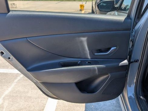 Used 2022 Hyundai Elantra SEL w/ Preferred Accessory Package image 21