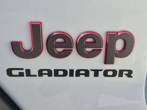 Used 2022 Jeep Gladiator Rubicon AWD/4WD image 24