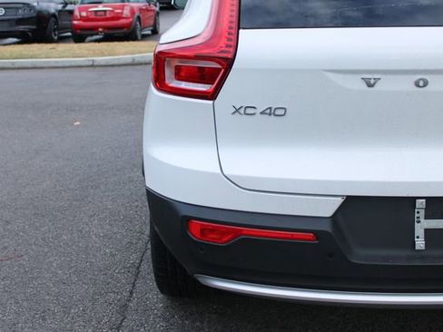 Used 2025 Volvo XC40 B5 Plus image 45