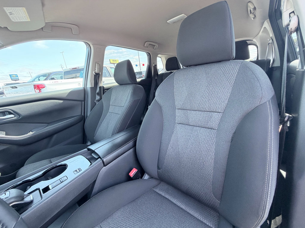 Used 2025 Nissan Rogue SV FWD image 22
