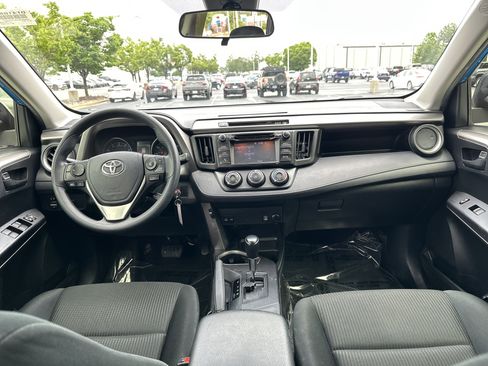 Used 2018 Toyota RAV4 LE FWD image 29