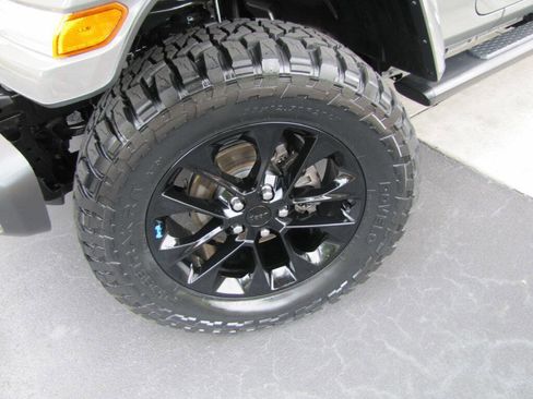 Used 2023 Jeep Wrangler Unlimited Sahara w/ Cold Weather Group AWD/4WD image 34