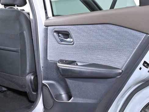 Certified 2023 Nissan Rogue SV image 30