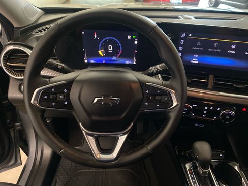 Used 2025 Chevrolet Trax ACTIV w/ Driver Confidence Package FWD image 19