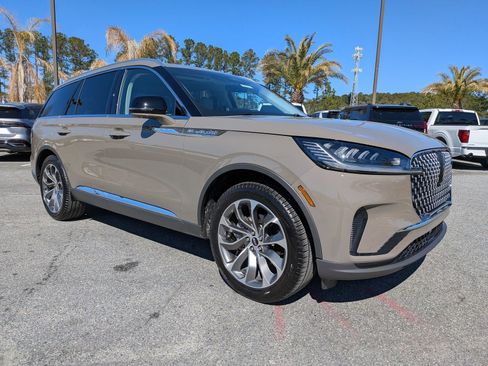 Used 2025 Lincoln Aviator Reserve image 3