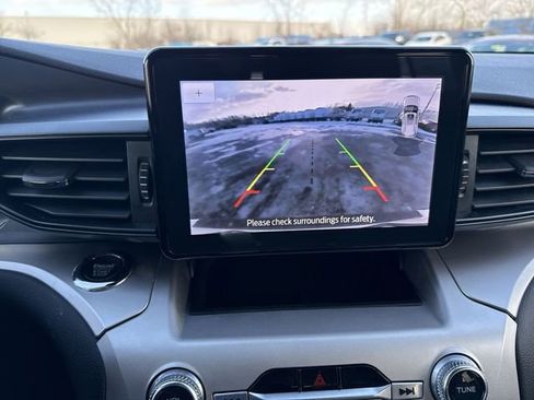 Used 2022 Ford Explorer XLT image 23