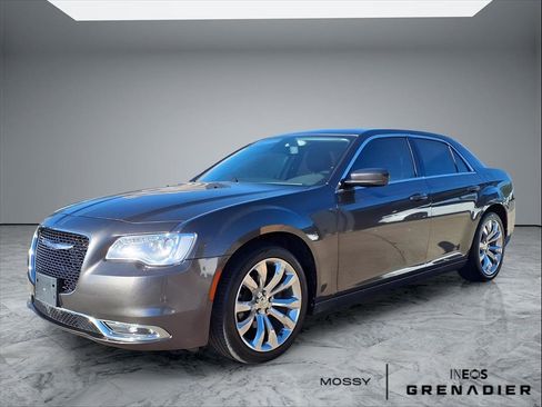 Used 2019 Chrysler 300 Touring L w/ Quick Order Package 22F image 3