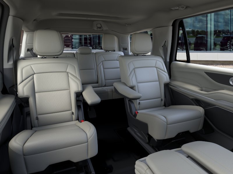 New 2026 Lincoln Navigator Premiere AWD/4WD image 11