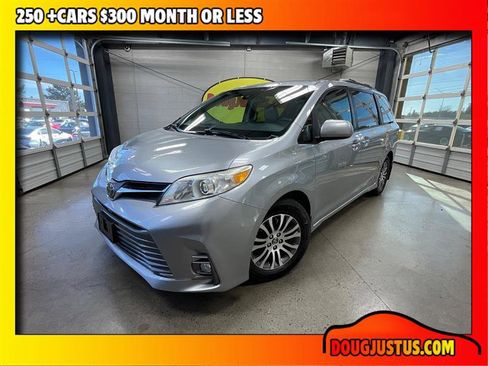 Used 2018 Toyota Sienna XLE w/ XLE Navigation Package image 1