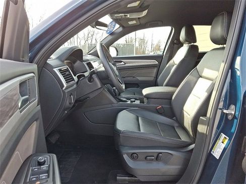 Used 2022 Volkswagen Atlas Cross Sport SE image 16