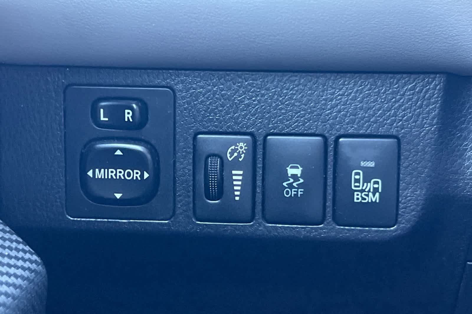 Used 2015 Toyota RAV4 Limited w/ Technology Package FWD image 30