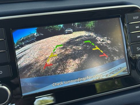 Used 2025 Nissan Versa SV image 24