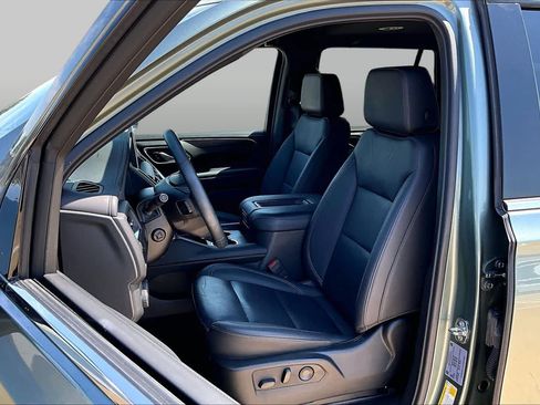 Used 2024 Chevrolet Tahoe LT w/ Luxury Package RWD image 8