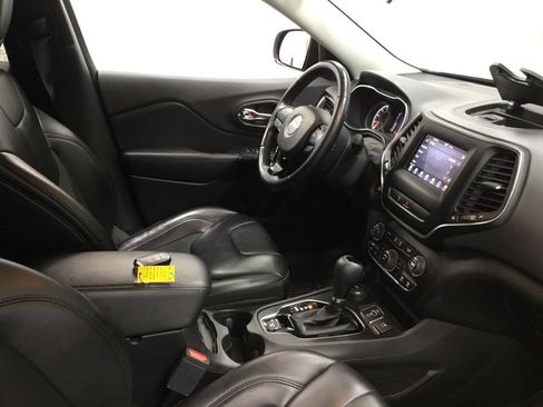 Used 2019 Jeep Cherokee Latitude Plus AWD/4WD image 44