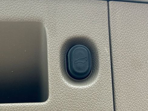 Used 2017 Chevrolet Suburban LT w/ Luxury Package image 40