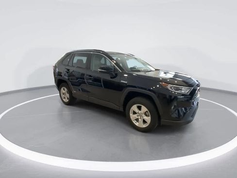 Used 2021 Toyota RAV4 XLE image 2