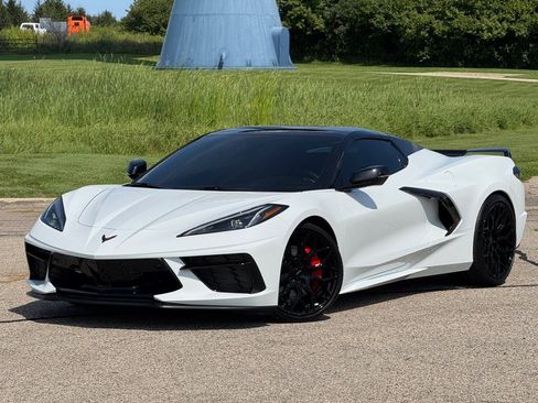 Used 2022 Chevrolet Corvette Stingray Premium Conv w/ Z51 Performance Package RWD image 3