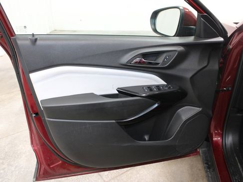 Used 2025 Chevrolet Trax LT image 35