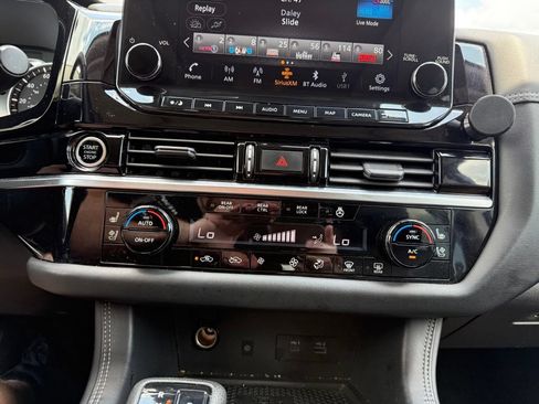 Used 2023 Nissan Pathfinder Platinum AWD/4WD image 16