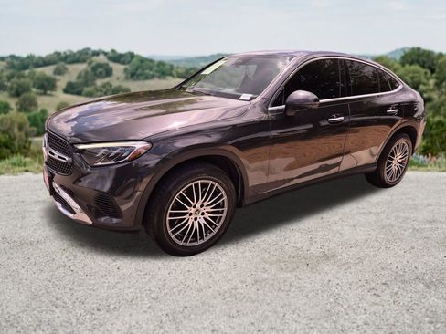 Used 2024 Mercedes-Benz GLC 300 4MATIC image 3