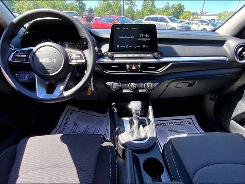Used 2024 Kia Forte LXS w/ LXS Technology Package FWD image 16
