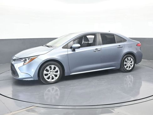 Used 2021 Toyota Corolla LE image 2