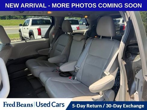 Used 2015 Toyota Sienna XLE Premium FWD image 12
