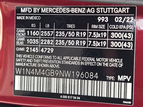 Used 2022 Mercedes-Benz GLB 250 w/ Premium Package Lite image 32