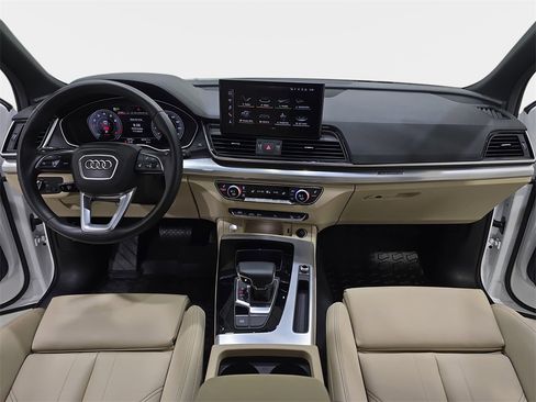 Certified 2025 Audi Q5 2.0T Premium w/ Convenience Plus Package image 9