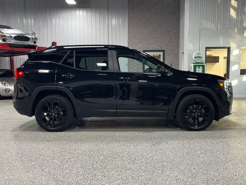 Certified 2022 GMC Terrain SLE w/ Driver Convenience Package image 6