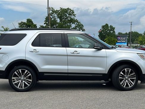 Used 2019 Ford Explorer XLT w/ XLT Sport Appearance Package image 4